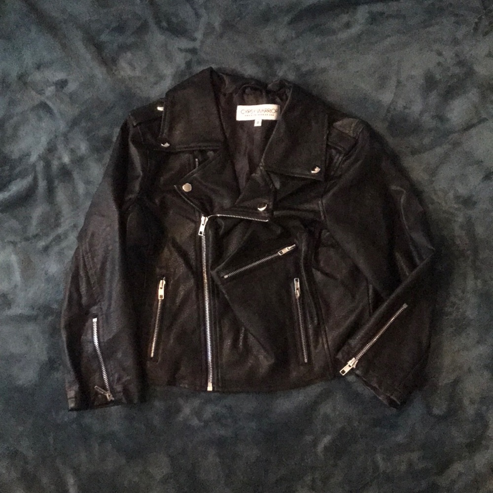 Cropped Leather jacket with zipper accents